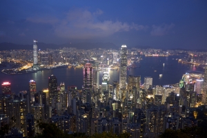 Hong Kong&#039;s banking giants move to fend off digital upstarts